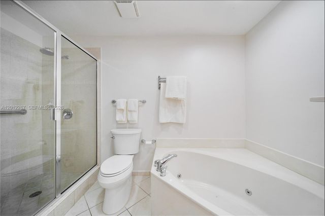 9021 SW 94th St 310, Miami, FL 33176