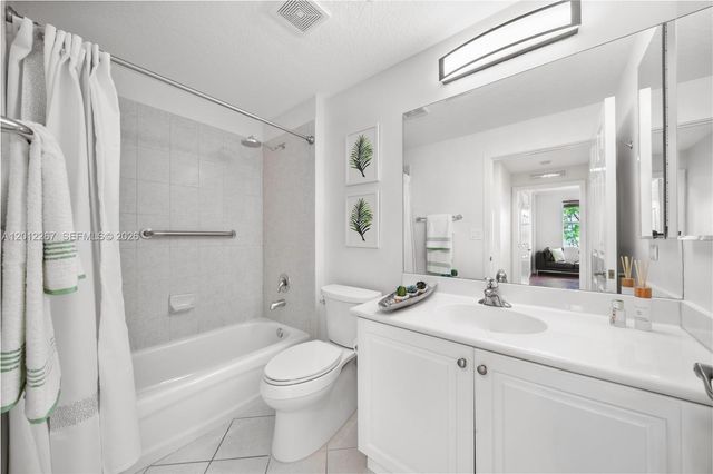 9021 SW 94th St 310, Miami, FL 33176