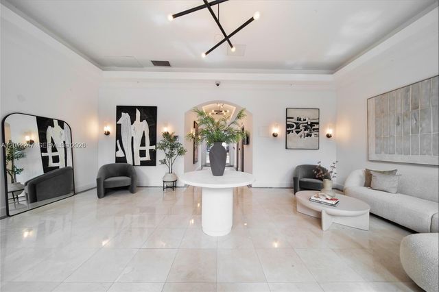 9021 SW 94th St 310, Miami, FL 33176