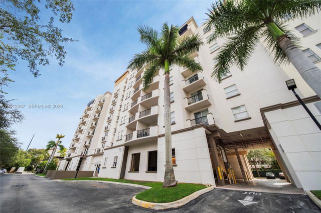 9021 SW 94th St 310, Miami, FL 33176
