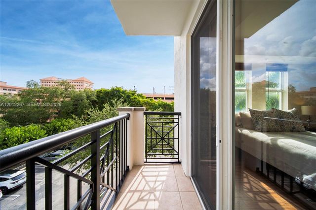 9021 SW 94th St 310, Miami, FL 33176