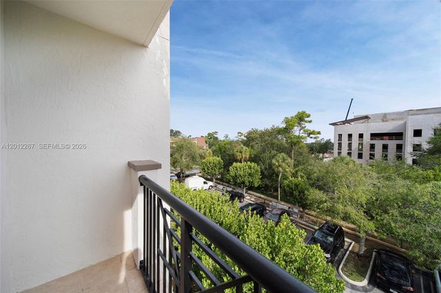 9021 SW 94th St 310, Miami, FL 33176