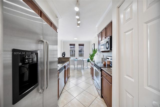 9021 SW 94th St 310, Miami, FL 33176