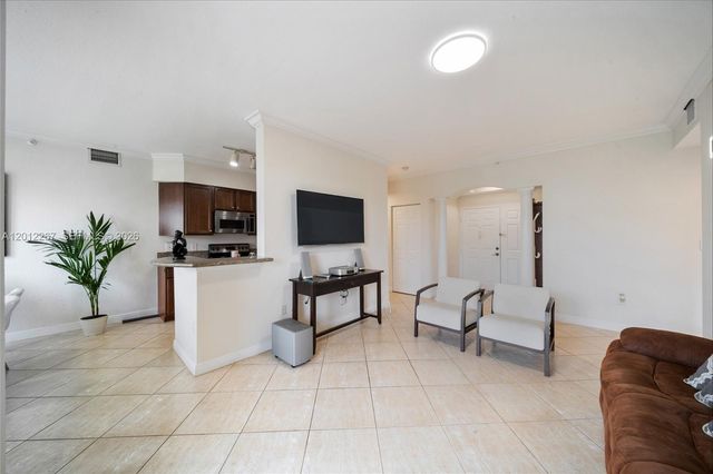 9021 SW 94th St 310, Miami, FL 33176
