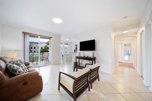 9021 SW 94th St 310, Miami, FL 33176