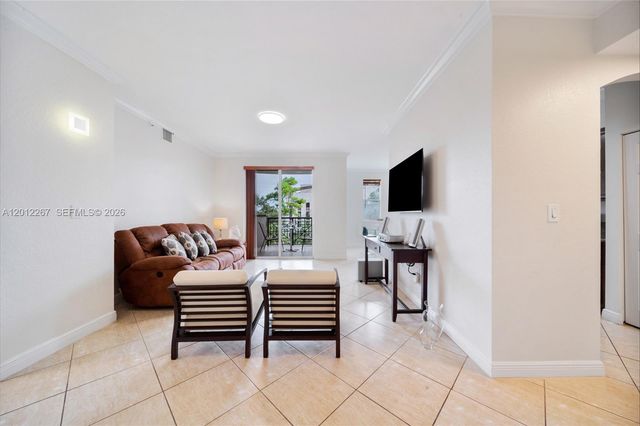 9021 SW 94th St 310, Miami, FL 33176