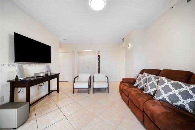 9021 SW 94th St 310, Miami, FL 33176