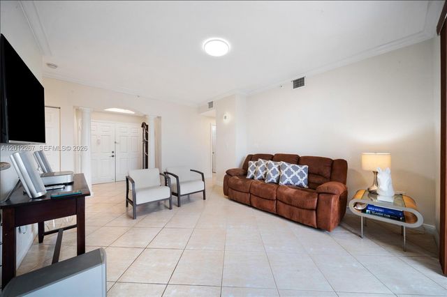 9021 SW 94th St 310, Miami, FL 33176