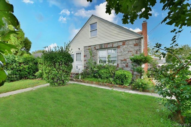 403 Oak Street, Copiague, NY 11726