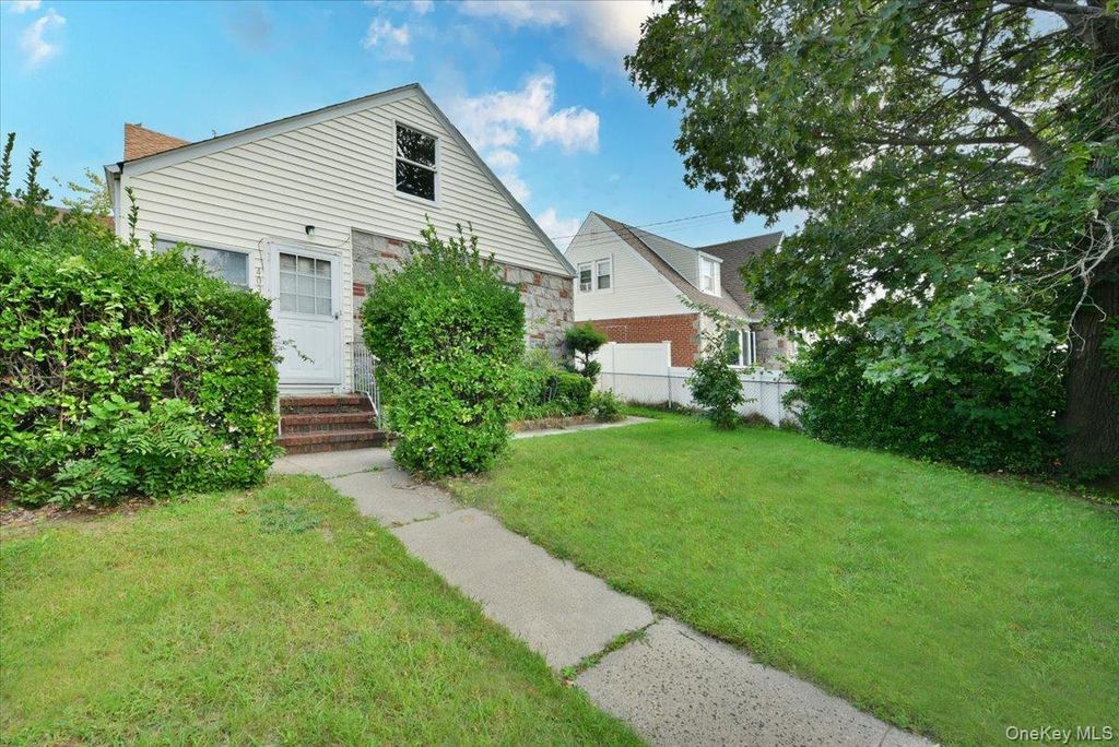 403 Oak Street, Copiague, NY 11726 — photo 3