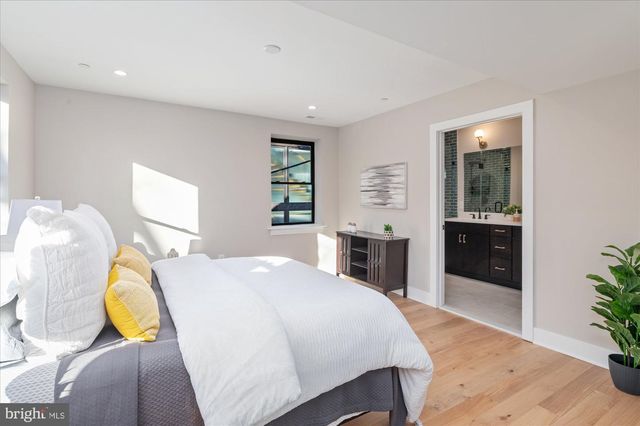 5445 33RD ST NW, Washington, DC 20015