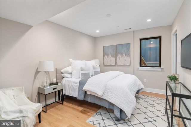 5445 33RD ST NW, Washington, DC 20015