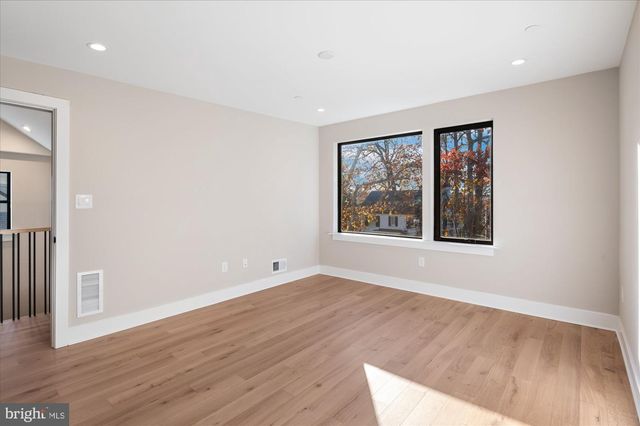 5445 33RD ST NW, Washington, DC 20015