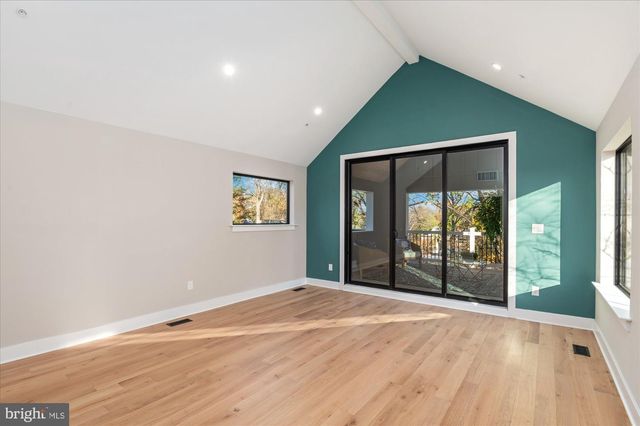 5445 33RD ST NW, Washington, DC 20015