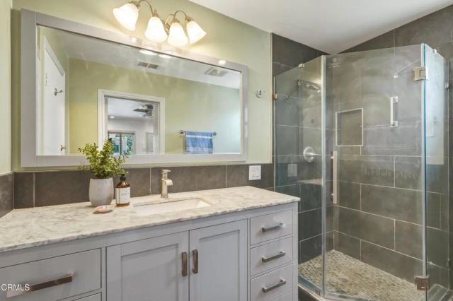 1712 N Lincoln Street, Burbank, CA 91506