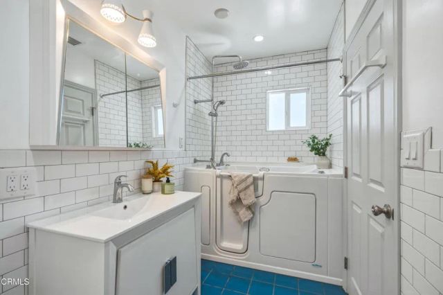 1712 N Lincoln Street, Burbank, CA 91506