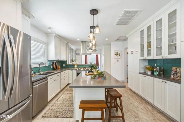 1712 N Lincoln Street, Burbank, CA 91506