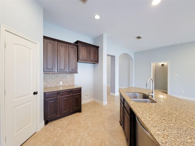 106 Colina Vista Way, Montgomery, TX 77316