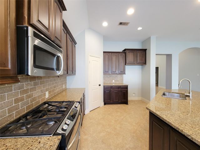 106 Colina Vista Way, Montgomery, TX 77316