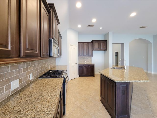 106 Colina Vista Way, Montgomery, TX 77316