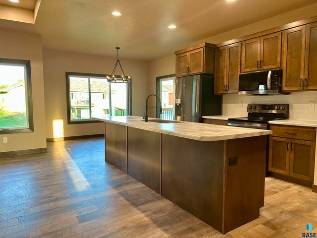 128 Skyline Dr Drive, Valley Springs, SD 57068
