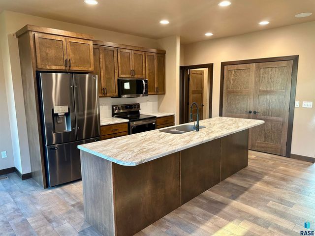 128 Skyline Dr Drive, Valley Springs, SD 57068