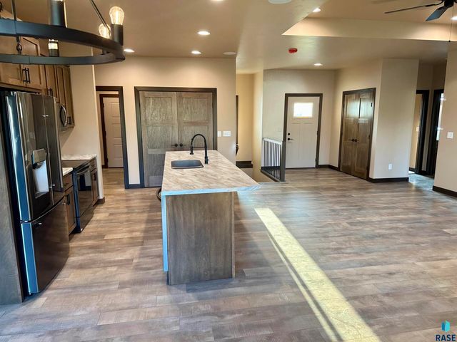 128 Skyline Dr Drive, Valley Springs, SD 57068