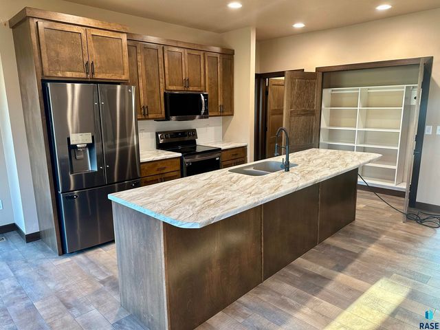 128 Skyline Dr Drive, Valley Springs, SD 57068