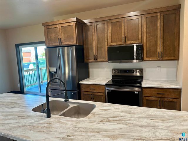 128 Skyline Dr Drive, Valley Springs, SD 57068