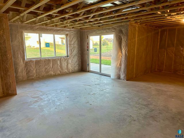 128 Skyline Dr Drive, Valley Springs, SD 57068