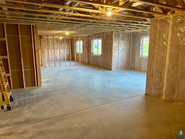128 Skyline Dr Drive, Valley Springs, SD 57068