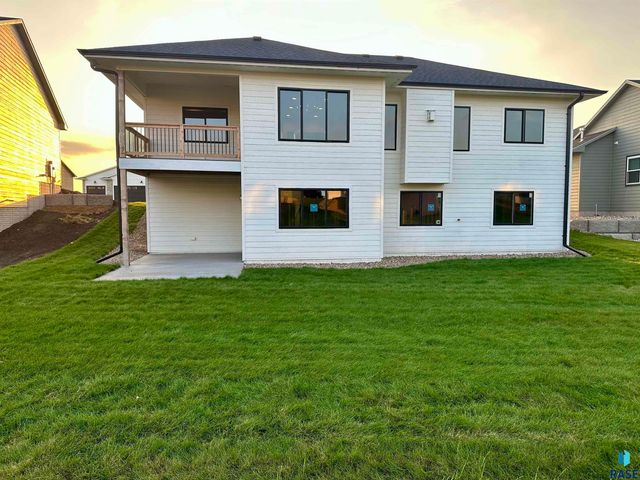 128 Skyline Dr Drive, Valley Springs, SD 57068