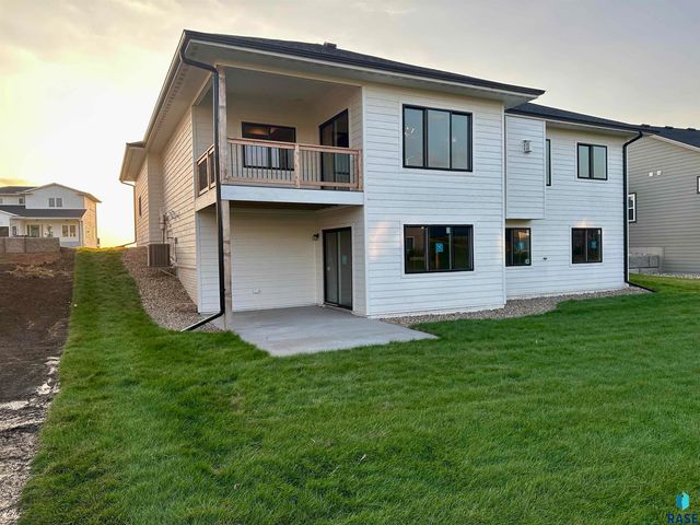128 Skyline Dr Drive, Valley Springs, SD 57068