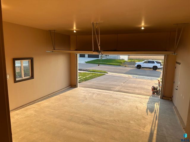 128 Skyline Dr Drive, Valley Springs, SD 57068