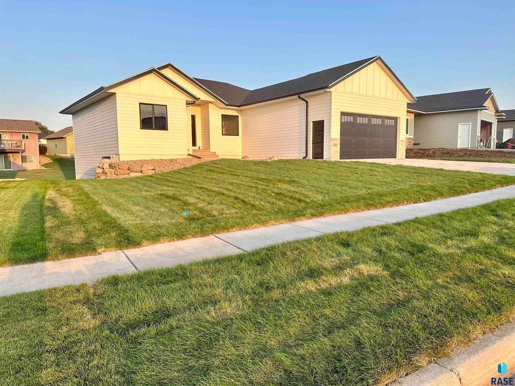 128 Skyline Dr Drive, Valley Springs, SD 57068
