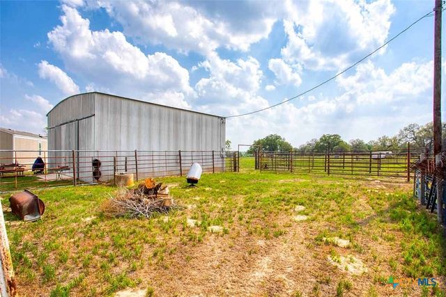 2998 County Road 302, Floresville, TX 78114