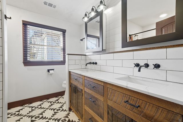 18 Arbor Hills Road N, Talking Rock, GA 30175