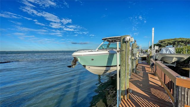 3530 MISTLETOE LANE, Longboat Key, FL 34228