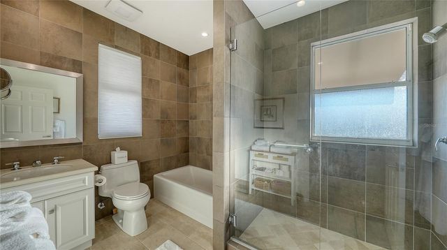 3530 MISTLETOE LANE, Longboat Key, FL 34228