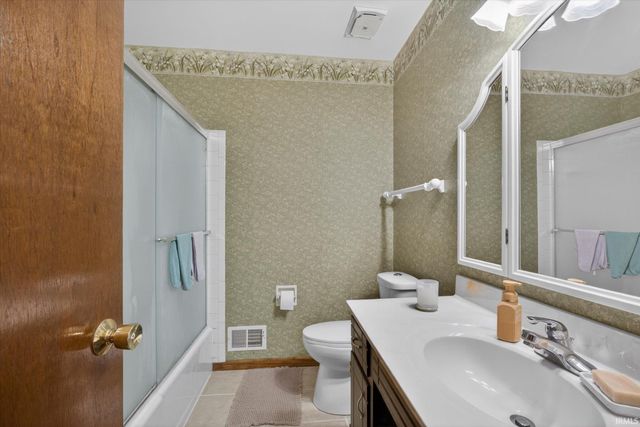 982 E Coonpath Road, Spencer, IN 47460