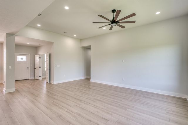 101 Olympia Hills CT, Kingsland, TX 78639