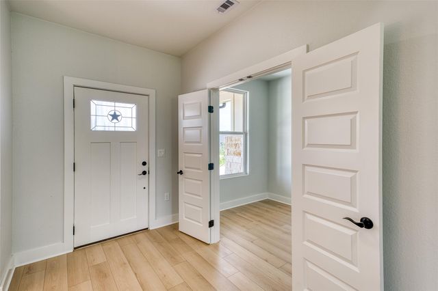 101 Olympia Hills CT, Kingsland, TX 78639