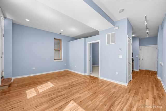 1347 N Greenview Avenue 1F, Chicago, IL 60642