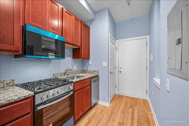 1347 N Greenview Avenue 1F, Chicago, IL 60642