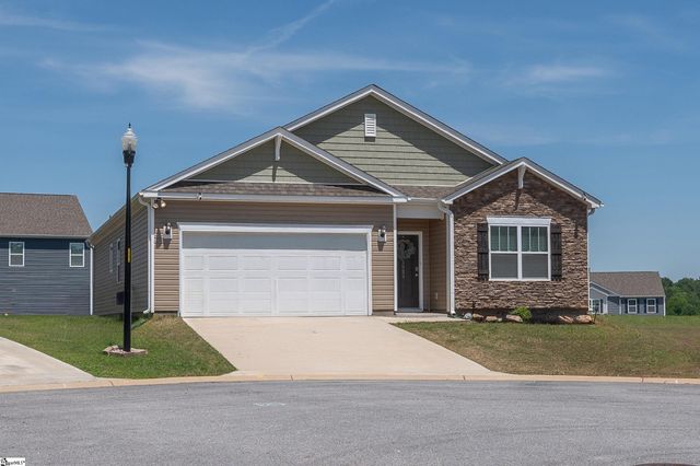 1924 Hunters Run Circle, Woodruff, SC 29388
