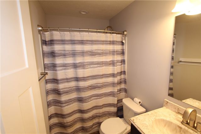 1003 Laurel Hill Dr, West Homestead, PA 15120