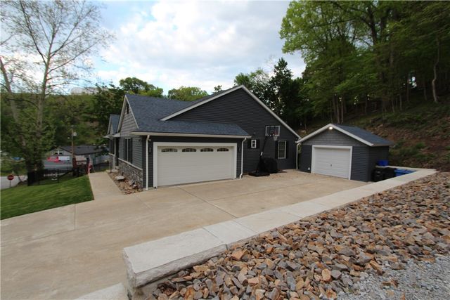 1003 Laurel Hill Dr, West Homestead, PA 15120