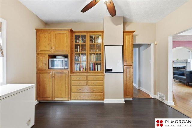 2806 S 33rd Street, Omaha, NE 68105