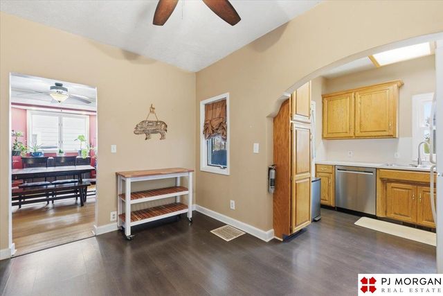 2806 S 33rd Street, Omaha, NE 68105