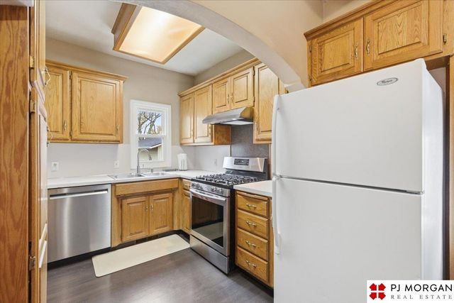 2806 S 33rd Street, Omaha, NE 68105